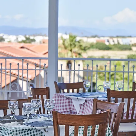 White Olive Marine Aquapark Тигаки