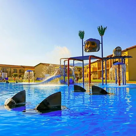 White Olive Marine Aquapark 酒店