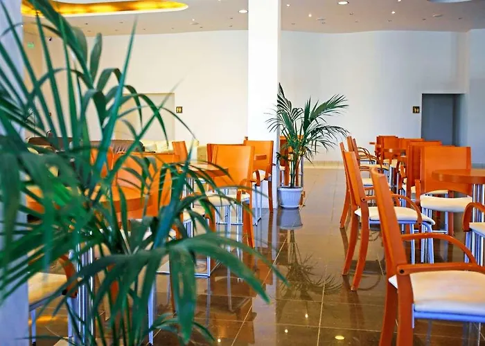 White Olive Marine Aquapark Hotell 4*