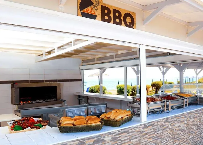 White Olive Marine Aquapark Hotel